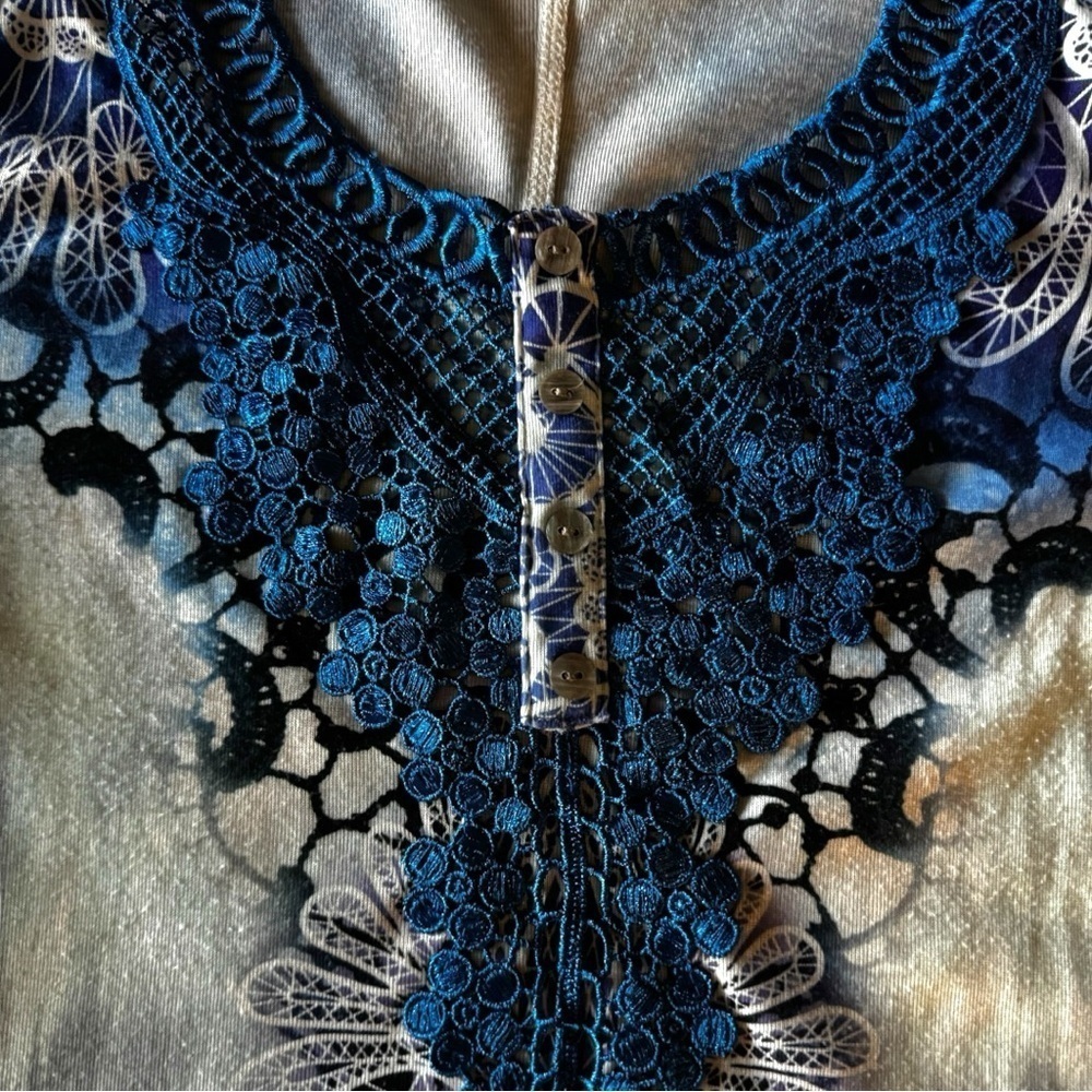Live and let Live blue pattern casual top - Picture 7 of 17